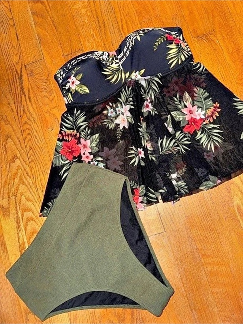 Cup she Floral Bikini Set in Black & Green Size Medium Like New